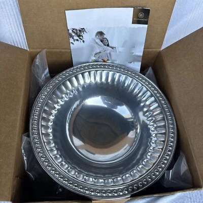 Круглая закусочная миска Wilton Armetale® Flutes & Pearls 9 дюймов серебристая безопасная для пищевых продуктов алюминий - Изображение 1 из 4