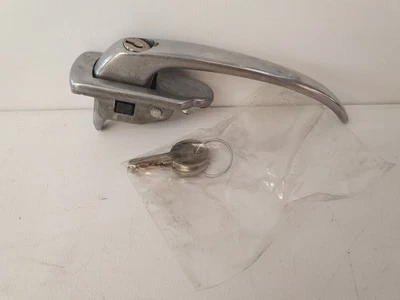 MANIGLIA ESTERNA SINISTRA IN ALLUMINIO C/CHIAVE FIAT 600 D / 600 1° 2° SERIE - Image 1 of 4