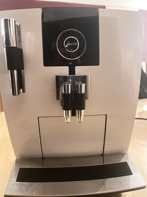 Kaffeevollautomat Jura J9.2  edel Weiß, Gereinigt - Bild 1 von 3