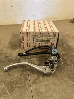 X7 NUEVO OEM 2008-2011 DUCATI HYPERMOTARD 1100 EMBRAGUE CILINDRO MAESTRO 63040411A Foto 1 de 4