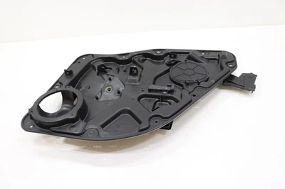 2011 - 2025 DODGE DURANGO ЗАДНЯЯ ПРАВАЯ БОКОВАЯ ДВЕРЬ СТЕКЛОПОДЪЕМНИК С ДЕРЖАТЕЛЕМ OEM - Изображение 1 из 4