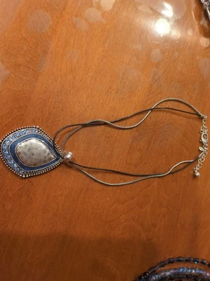 Cadena Premier Designs Negro Cuero Y Serpentinas Tono Plata Esmalte Azul Foto 1 de 3