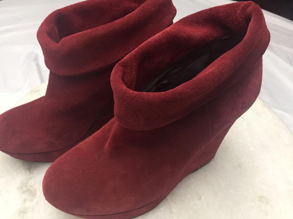 BONITOS botines de cuña de plataforma de gamuza roja ladrillo para mujer talla 5,5 GB~ Gianni Bini Foto 1 de 4