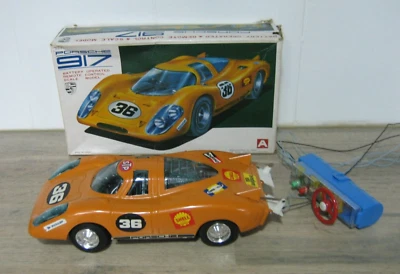 Jouet Ancien Voiture téléguidée PORSCHE 917 en Tôle Bandai Japon - Photo 1/4