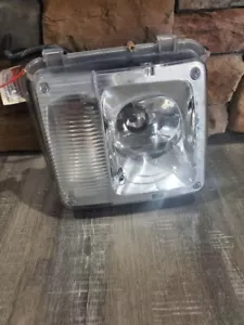 2002-2009 Cadillac SRX LEFT Side Fog Light, PN#15930686 - Picture 1 of 3