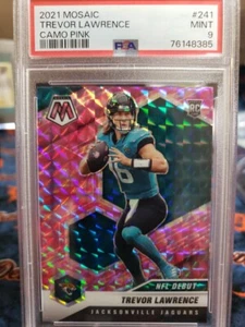 Trevor Lawrence PSA 9 neuwertig Panini Mosaik NFL Debüt rosa tarnfarben Prizm #241 RC  - Bild 1 von 3