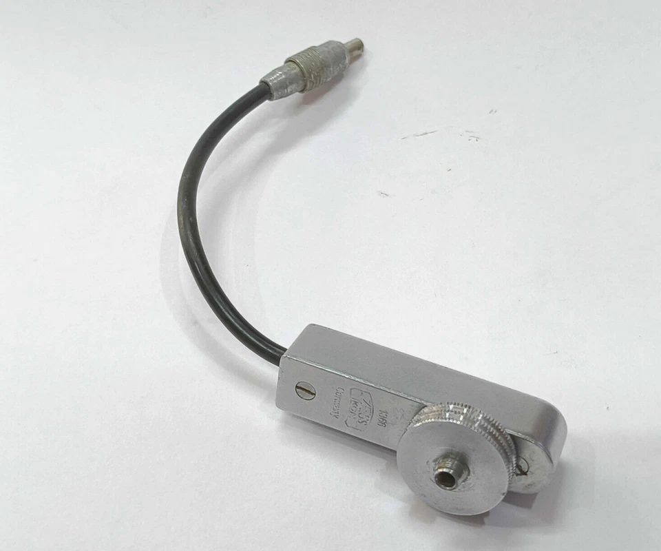 CONTAX 1366 Camera flash sync cord (Synchron-schalter) for Contax IIa and IIIa - Image 1 of 4