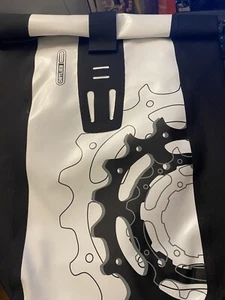 Ortlieb Velocity wasserdichter Fahrradrucksack 20L Kettendesign weiß & schwarz Neu mit Etikett - Bild 1 von 4