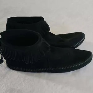 MinneTonka size 9 - Picture 1 of 15