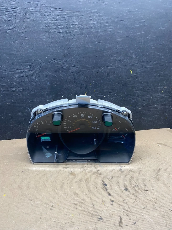 2004 to 2007 Toyota Highlander Speedometer Insrument Gauge Cluster N7572 DG - Image 1 of 4
