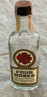 BOTELLA DE WHISKY VINTAGE MINIATURA “CUATRO ROSAS” 4,5” - VACÍA  Foto 1 de 4