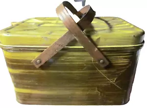 Cesta de picnic de metal con aspecto de madera vintage lata con asas de madera real. - Imagen 1 de 6