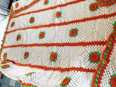 复古手工钩针橙色花卉奶奶阿富汗毯 72 X 54 很好! — 第 1/3 张图片