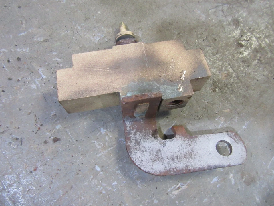 Pontiac Tempest Lemans 1970 freno de tambor coche línea de freno divisor válvula de parte Foto 1 de 3