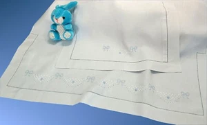 Lenzuolo Culla Ricamato a mano Lino rosa azzurro o bianco titolo 60 cm. 90x120 - Foto 1 di 9