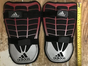 ADIDAS FOOTBALL SHIN PADS / GUARDS ADULT SIZE LARGE - Picture 1 of 5