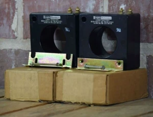 2 Stück Crompton Instruments 400:5 A 600V Stromwandler in Box - Bild 1 von 5