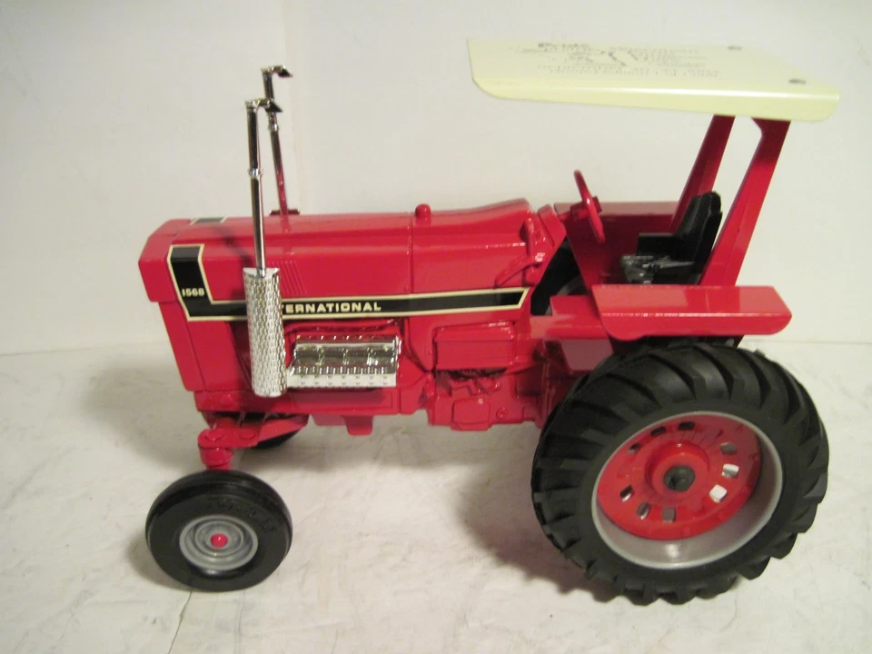 International Harvestor 1568 Farm Toy Tractor 1/16 - Image 1 of 4