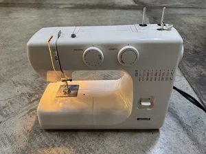 Sears Kenmore 385 Sewing Machine w/ Manual & Pedal TESTED Model 385.15358 GREAT! - Picture 1 of 18