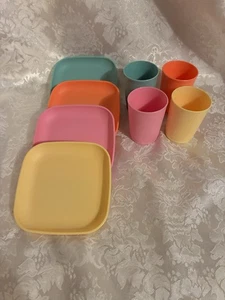Tupperware Niños 8 Piezas Mini Juego de Platos y Vasos para Servir Fiesta, Multicolor - Imagen 1 de 8