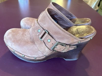 Size 8 Ugg Leather Sheepskin And Wood Clog Style Shoes  - Image 1 of 4