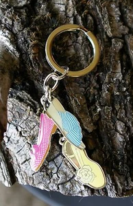 Aerosoles Sommerschuhe Charms silberfarben Metall Schlüsselanhänger Schlüsselring - Bild 1 von 6