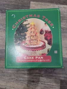 Nordic Ware Cast Aluminum Holiday Christmas Tree Cake Pan Mold 9 Cups/2.1 Liters - Picture 1 of 7