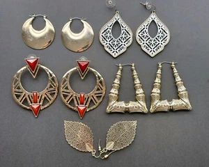 Orecchini a cerchio vintage tono oro rotondi stile orientale filigrana due toni lotto di 5 - Foto 1 di 12