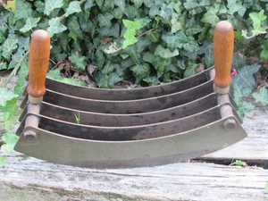 09J18 RARE ANCIEN OUTIL DE CUISINE HACHOIR A HERBES 5 LAMES MARQUE AUNAIN FRANCE - Picture 1 of 5
