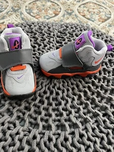 ZAPATOS NIKE AIR SPEED TURF DE CAÑA ALTA 4C NIÑO BEBÉ NUEVOS PÚRPURA NARANJA GRIS - Imagen 1 de 8