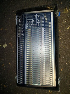 BEHRINGER EURODESK MX3282A 32 CHANNEL MIXING DESK WITH POWER SUPPLY WITH CASE - Picture 1 of 8