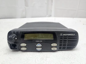 MOTOROLA CDM1250 UHF CDM 1250 AAM25SKD9PW2AN - Picture 1 of 11