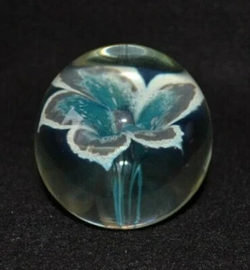 Original Denise Belanger Taylor Glass Blue Flower Paperweight Signed - Bild 1 von 6