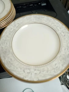 Platos de ensalada Royal Doulton Naples oro 8" primera calidad (juego de 6) - Imagen 1 de 3