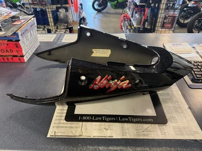 Cubierta trasera Kawasaki OEM 36040-1053-218 – ZX-12R / Ninja ZX1200 – P.M. negra Foto 1 de 4