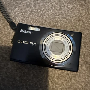 Nikon Coolpix S560 Digital Camera  Boxed - Picture 1 of 16