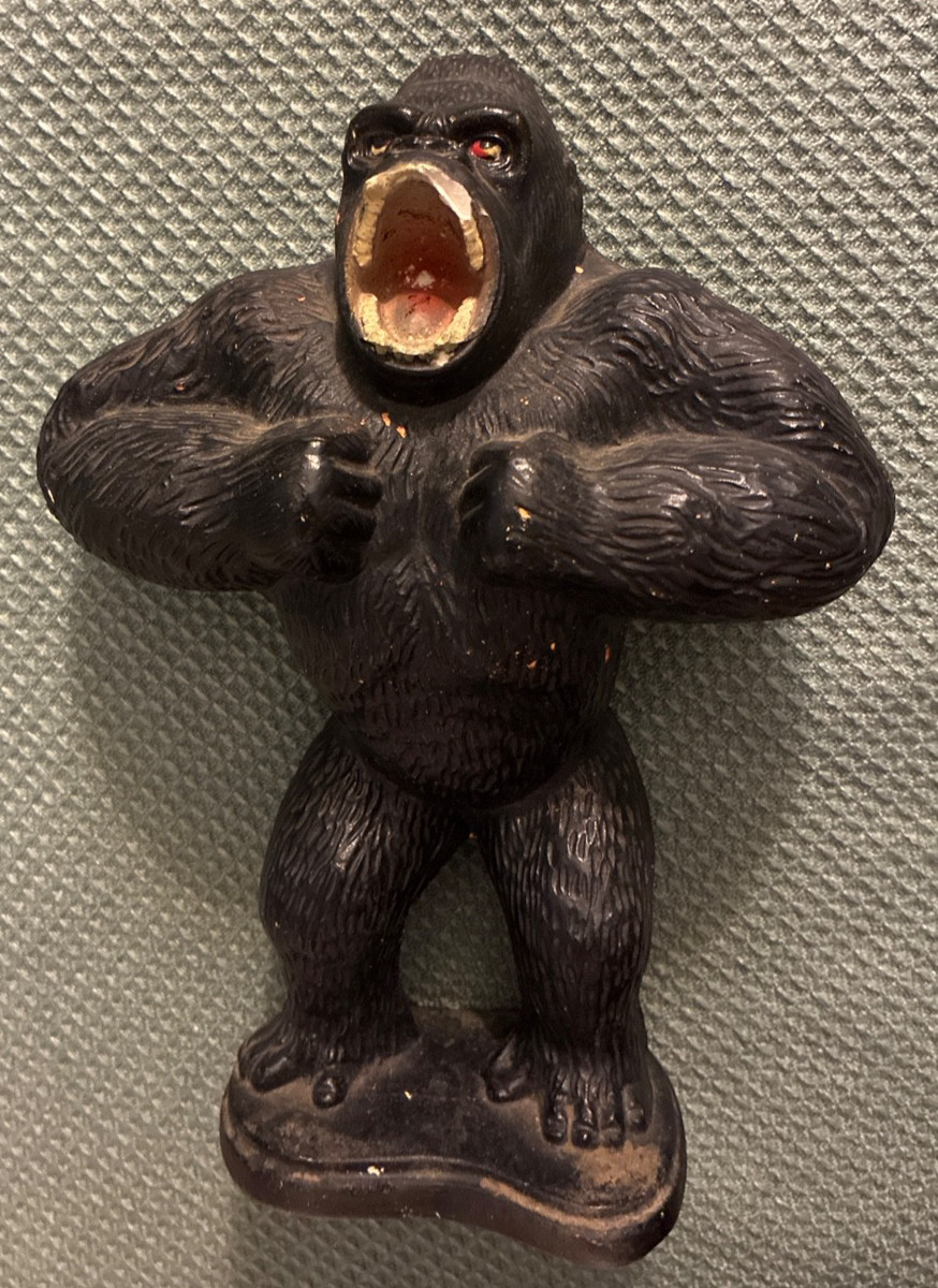 アンティーク雑貨 Vintage King Kong Chalkware Bank Sold at Auction: 1953 Vintage King Kong Chalkware Bank