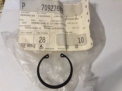 70927699 - Un nuevo anillo a presión para una niveladora New Holland F140, F140VP, F140B, F170 Foto 1 de 2