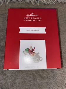 HALLMARK Keepsake SANTA'S SLEIGH 2021 Ornamento Club Exclusivo para miembros en mano  - Imagen 1 de 1