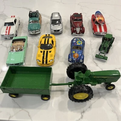 Coches fundidos a presión (en su mayoría) 1:34 + más John Deere, Chevy Camero, Mercedes, Dodge, VW Foto 1 de 4