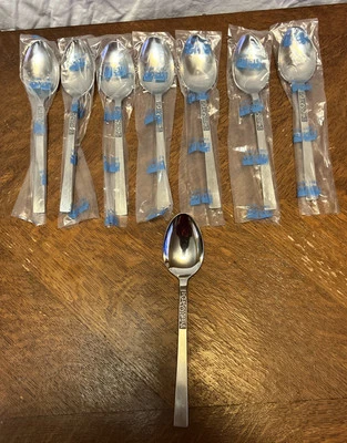 Stanley Roberts Dorette #336 Juego de ocho cucharas soperas nuevas nunca usadas. Foto 1 de 4