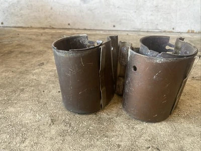 FORD MUSTANG GT 2015-2023 OEM ABRAZADERAS SILENCIADOR ESCAPE IZQUIERDA Y DERECHA (JUEGO) Foto 1 de 4