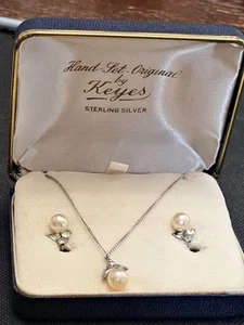 Sterling Necklace With Pearl Pendant And Set Of Sterling And Pearl Earrings - Foto 1 di 10