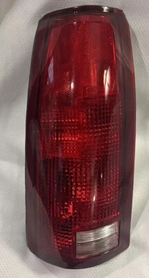 Luz trasera DEPO lado del conductor para camioneta Chevy GMC 08-332-1914L-B 2003 A 2011? Foto 1 de 4