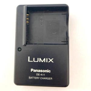 ORIGINAL Panasonic LUMIX DE-A11B Battery Charger Genuine Japan - Picture 1 of 1