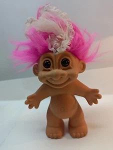 Vintage Russ Troll Puppe rosa Haare 5 Zoll ausziehen mit weißem Blumen Haarband - Bild 1 von 3