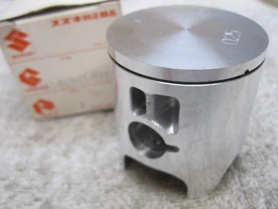 New NOS OEM 1988 Suzuki RM125 0.25mm 1st oversize piston 88 RM 125 .25 first O/S - Image 1 of 4