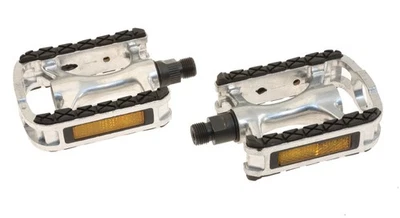 K124 Aluminum Platform Bike Pedals 9/16" Silver w/ Reflectors Grip NEW* NOS - Image 1 of 4