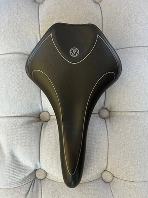 Sillín de bicicleta de montaña Bontrager Comfort, negro Foto 1 de 4