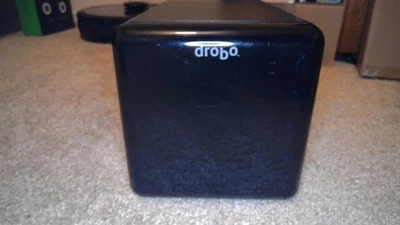 Arreglo de almacenamiento externo Drobo Dro4D-D de 4 bahías con unidades Foto 1 de 4